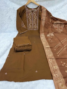 Ensemble Kurti de créateur en viscose pure et soie de mangue - Product Image 1