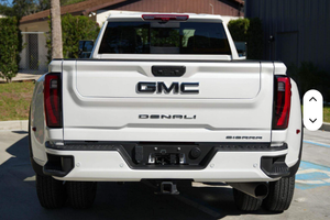 GMC Sierra 3500HD Denali Ultimate Crew Cab 4x4 Usada, Año 2024 - Product Image 2
