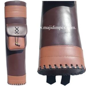 Carcaj de cuero para arco recurvo con bolsillo y correa, color canela - Product Image 5