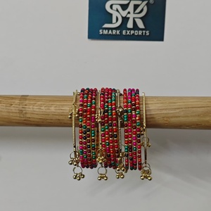 Ensemble de 12 bracelets Ghungroo multicolores en verre plaqué or, faits à la main, traditionnels indiens, pour mariages et fêtes - Product Image 2