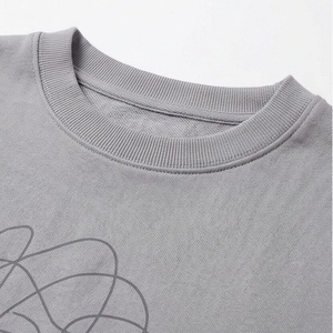 Ensemble décontracté en tricot gris pour femmes, 2 pièces, t-shirt à manches courtes avec imprimé abstrait et short au-dessus du genou, coupe régulière, printemps-été - Product Image 4