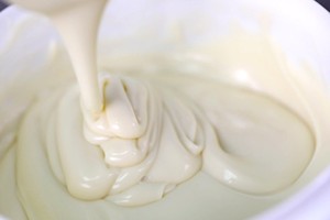 Factory Bulk Selling Compound Chocolate for Bakery Biscuits White Chocolate Liquid Paste Cocoa 1KG HALAL OEM/ODM Hot Good Price - Product Image 4