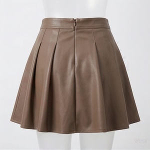 Minifalda plisada de piel sintética de cintura alta para mujer, falda corta de línea A en color marrón sólido - Product Image 2
