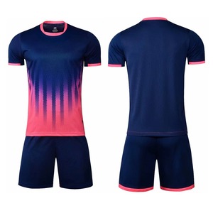 Nouvel ensemble de maillots de football sportifs 2026-2027, personnalisable avec logo imprimé, 100 % polyester, séchage rapide, col en V - Product Image 4