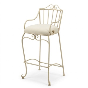 Tabourets de bar en fer forgé sur mesure en gros, chaises hautes commerciales en métal, mobilier d'extérieur pour jardin et balcon, coussin crème, style transitionnel - Product Image 1
