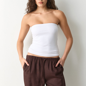 Top bustier blanc tendance pour femme, basique et essentiel, idéal pour la superposition, style streetwear - Product Image 1