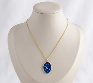 Collier Céleste Tendance en Laiton Fait Main avec Gravures Lune et Étoile, Émail Bleu Nautique, Revêtement Anti-ternissement, Chaîne Réglable - Product Image 5