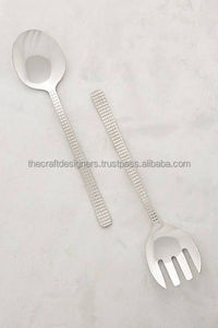 Juego de servidores de ensalada de metal decorativo con detalles únicos hechos a mano, ideal para regalar y para la celebración de eventos en el hogar. - Product Image 3