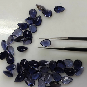 Iolita natural de 7x5 mm, corte pera, gema suelta de la mejor calidad con efectos pleocroicos para la fabricación de joyas. - Product Image 4