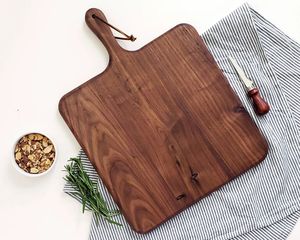 Planche à découper en bois de forme personnalisée pour la préparation culinaire des légumes, des fruits, de la viande et du pain - Product Image 6