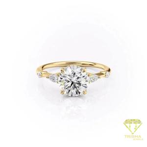 Bague en argent 925 avec diamant de laboratoire rond central et pierres latérales, bijoux de mariage élégants pour détaillants et grossistes - Product Image 1