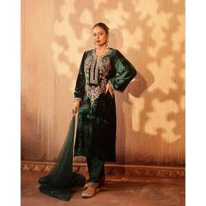 Costume de fête traditionnel chinois avec travail de séquence de broderie lourde - Product Image 3