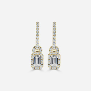 Boucles d'oreilles pendantes EtherStar en or jaune avec halo de diamants émeraude de 2,74 carats pour femme - Product Image 1