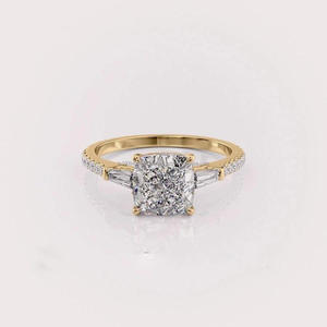 Anillo de Lujo de Plata de Ley 925 con Diamante Moissanita Cuadrado en el Centro y Detalles Laterales Brillantes en Tono Dorado, Joyería para Bodas - Product Image 1