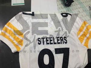 Camiseta de Fútbol Americano Resistente con Tinta Resistente a la Decoloración y Ajuste Flexible que Ofrece una Combinación Perfecta de Resistencia y Movilidad - Product Image 3