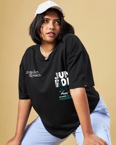 Camiseta extragrande con estampado gráfico de cuerda de saltar en negro azabache para mujer - Product Image 2