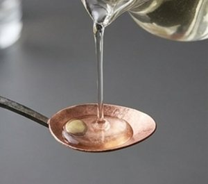 Cuillère à cocktail artisanale rustique en métal de qualité supérieure avec finition mate – Outil élégant pour mélanger les cocktails - Product Image 5