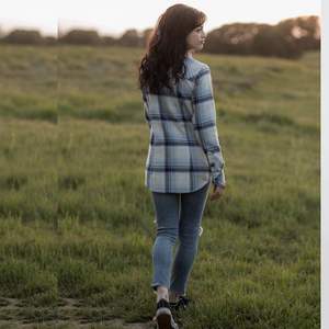 Nouveautés Chemises en flanelle décontractées pour femmes à manches longues avec boutons et poches 100% coton Chemises en flanelle en gros pour femmes - Product Image 5