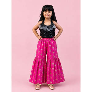 Ensemble Sharara pour femme, haut sans manches à imprimé floral orné, noir et rose, en polyester, longueur genou, tenue de fête ethnique et festive - Product Image 1