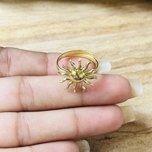 Bague en laiton plaqué or 18 carats pour femme, motif soleil céleste, style bohème, vintage, vente en gros/OEM - Product Image 2