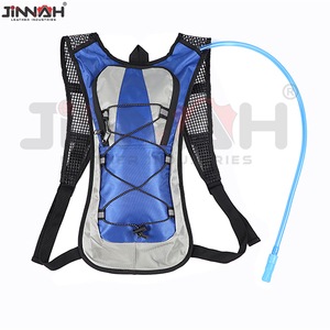 Sac d'hydratation léger pour la course en montagne, les voyages et la randonnée, avec poche à eau, sac à dos tactique - Product Image 3