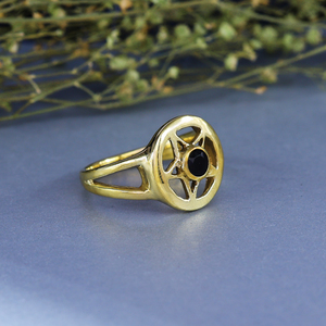 Anillo Geométrico con Piedra de Ónix Negro en Estilo Europeo, Chapado en Oro sobre Latón - Product Image 4