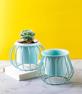 Ensemble de 2 supports métalliques durables et légers avec jardinières (plantes non incluses) Pots en métal pour la décoration de la maison - Product Image 3