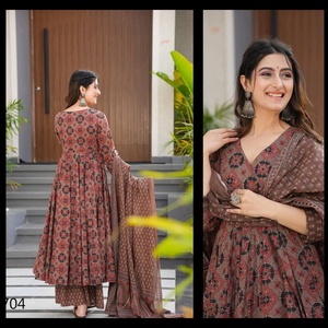 New Designer 3pcs Beautiful Printed Salwar Kameez Set with Dupatta Bottom Pure Muslin Digital Printed Formal Work - Product Image 2