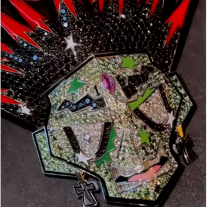 Colgante Personalizado de Gran Tamaño con Diseño Distintivo, Colgante de Plata de Ley 925 con Moissanita para Superhéroes de DC Comics - Product Image 1