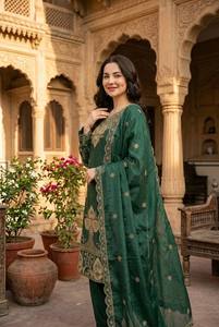 Conjunto de Salwar Kameez Verde Bordado en Seda, Traje Indio Pakistaní para Mujer con Dupatta para Fiesta, Boda o Festival - Product Image 2