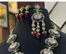 Atractivo Juego de Collar y Aretes Clásicos de Moissanita Chapados en Oro de Primera Calidad para Fiestas de Compromiso, Bodas y Eventos - Product Image 2