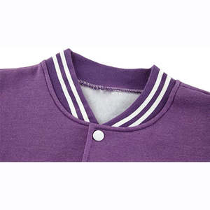 Mangas de piel sintética de tacto premium y detalles de letras llamativas que aportan energía a los atuendos diarios con jeans. - Product Image 5