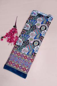 ผ้าพิมพ์ลายดอกไม้สีน้ำเงินครีปธรรมชาติ พร้อมขอบตกแต่งอย่างสวยงาม เหมาะสำหรับทำชุดคุร์ติสำหรับนักออกแบบ - Product Image 5