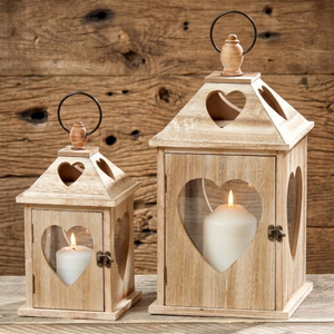 Juego de 2 Faroles de Madera Hechos a Mano para Decoración Rústica, Portavelas de Madera Natural con Recorte de Corazón para Decoración Interior del Hogar - Product Image 1