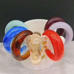 Bracelets en résine au design unique - Product Image 5