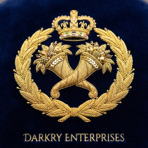 Écusson de blazer en velours brodé sur mesure, fait main, avec fil de lingot d'or, compas carré, badge maçonnique, franges et emblème cérémoniel - Product Image 4