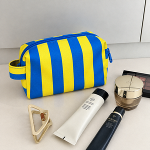 Trousse de toilette rectangulaire à rayures en toile avec fermeture éclair, grande capacité, pour rangement et organisation de voyage - Product Image 4