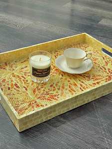 Bandeja Decorativa Premium con Borde Festoneado, Bandeja de Madera Lacada Pintada a Mano, Bandeja para Servir, Regalo de Boda - Product Image 6