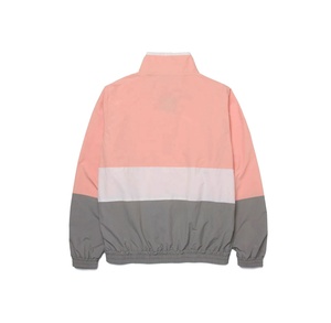เสื้อแจ็คเก็ตกันลมไนลอนน้ำหนักเบาแบบสวมหัว สีสันตัดกัน ดีไซน์ใหม่ สไตล์ลำลองสำหรับกิจกรรมกลางแจ้ง ตกแต่งด้วยผ้าปะติดสีสันสดใส เหมาะสำหรับฤดูร้อน - Product Image 2