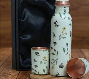 Bouteille en cuivre devenant un compagnon quotidien fiable pour l'hydratation, favorisant la régularité et l'utilisation à long terme. - Product Image 5