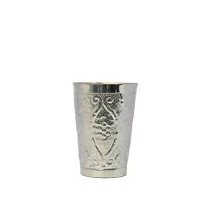 Taza de Lassi Tradicional India Hecha a Mano con Diseño en Relieve y Recubrimiento de Plata sobre Vidrio de Cobre 999.9, 250 ml, Ecológica y Ligera, WB Inc - Product Image 1