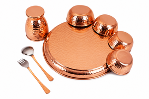 Juego de Thali de Cobre Puro Martillado, Plato Redondo Indio para Cena con 5 Tazones, Cuchara, Tenedor y Recipientes para Condimentos - Product Image 3