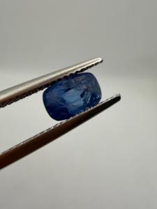Zafiro azul natural, corte cojín largo, 1.90 quilates, piedra preciosa suelta de Zafiro de Ceilán, Sri Lanka, para la elaboración de joyería personalizada. - Product Image 4