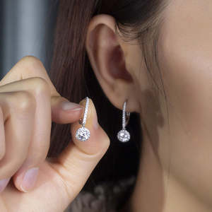 Pendientes de Moda para Mujer, Plata de Ley 925, Diamantes Cultivados en Laboratorio, Diseño Halo, Pendientes Colgantes en Oro Blanco de 14K - Product Image 5