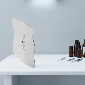 Masajeador Facial de Acero Inoxidable Medieval Edge, Herramienta Gua Sha de 11x4.6cm para Masaje y Lifting Facial - Product Image 2