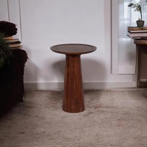 Mesa Auxiliar Artesanal con Base Redonda Ancha y Escultórica Cónica, Acabado Natural Intenso, Ideal para Bares - Product Image 4