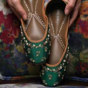 Luxury Bridal Khussa Designer Pumps Handmade Pakistani Traditional Flats Elegant Wedding Party Shoes OEM ODM Supplier - Product Image 5