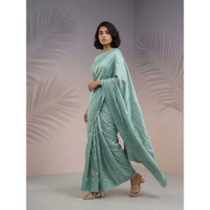 Sari en soie léger et festif couleur framboise pure avec broderie Leheriya en soie et bordure à sequins, chemisier inclus - Product Image 4