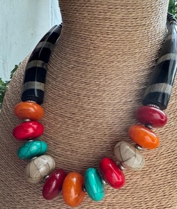 Colección de Collares Elegantes con Cuentas, Collares Hechos a Mano para Cada Estilo, Diseños de Joyería con Cuentas Chic y Modernos, Coloridos - Product Image 1