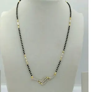 Elegante Collar Mangalsutra Negro con Cuentas y Colgante Curvo Estilo Oro y Diamantes para Uso Diario y Ocasiones Especiales - Product Image 1